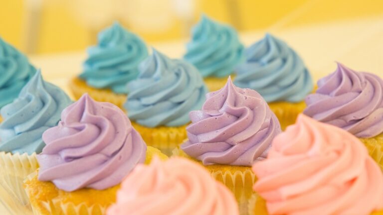 cupcakes with food coloring food dyes